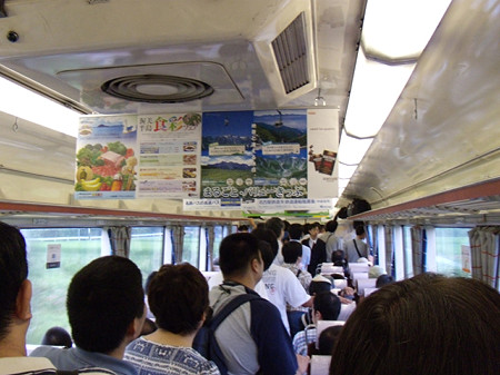 混雑した車内