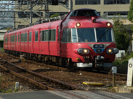 7001F神宮前入線