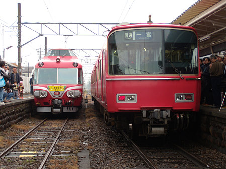 7011Fと6800系並び