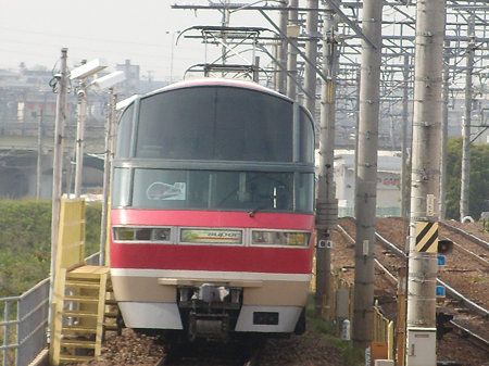 豊明駅留置線に引き上げた1001F