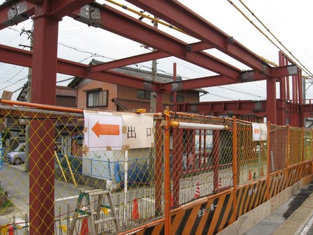 苅安賀駅新駅舎工事中