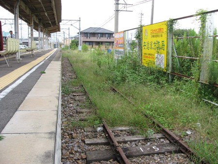 萩原駅使用されていない線路
