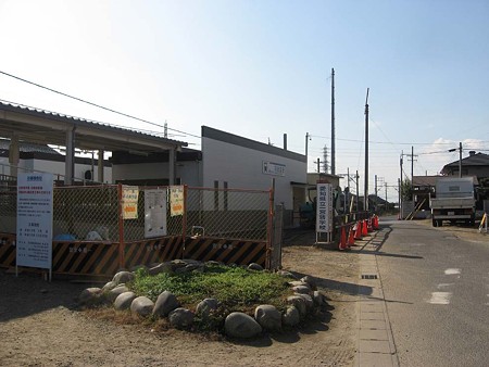 苅安賀駅前