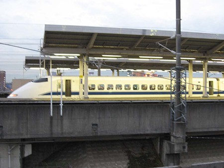 岐阜羽島駅に停車する300系