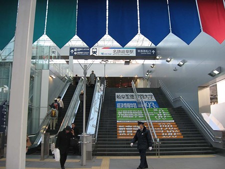 岐阜駅中央階段