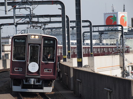 阪急8000系普通 宝塚歌劇団HM付き 阪急宝塚線豊中駅