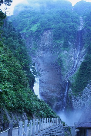 称名滝とハンノキ滝