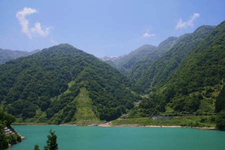 黒部峡谷ダムと山