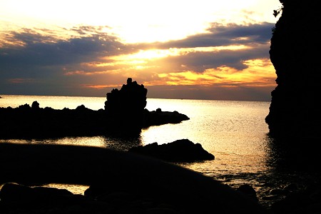 能登金剛・巌門　夕日(2)