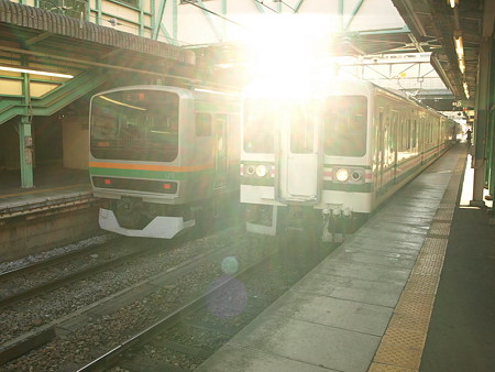 Ｅ２３１系と１０７系（高崎駅）