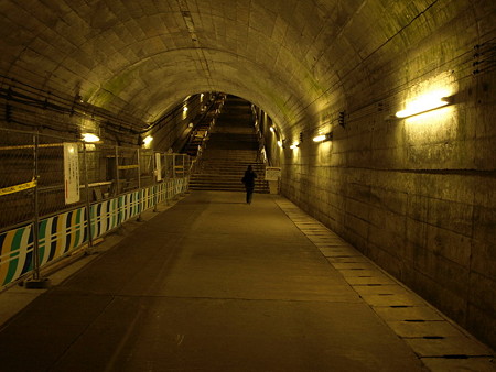 階段までの廊下（土合駅構内）