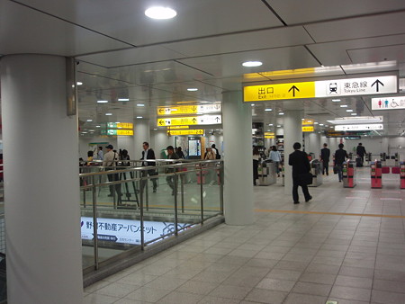 日吉駅改札口
