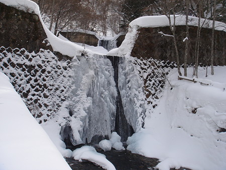 氷のカバー(平湯大滝)