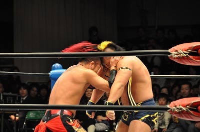 090206_YASSHI_頭突き