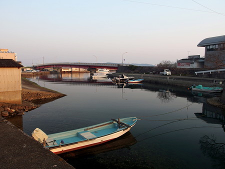 加太湾へ流れ込む堤川