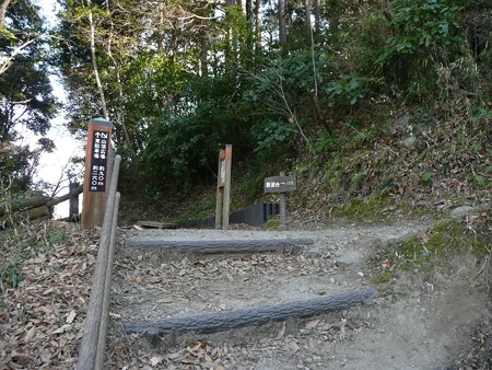 本城山公園展望台へ続く階段