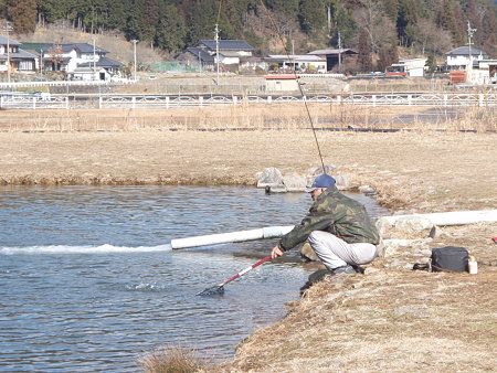 釣りお爺さんヒット005