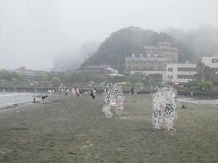 少し霧が晴れた向こうに
