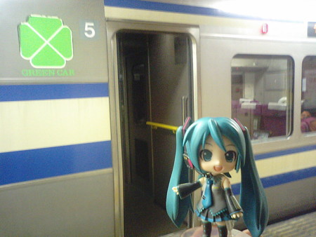 ミク:「あともう1電車、頑張りましょ!」 ■品川 22:17 → 千葉 23...