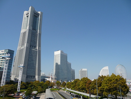 090409-MM21 ランドマークタワーと桜