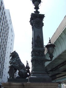 日本橋の獅子0621a